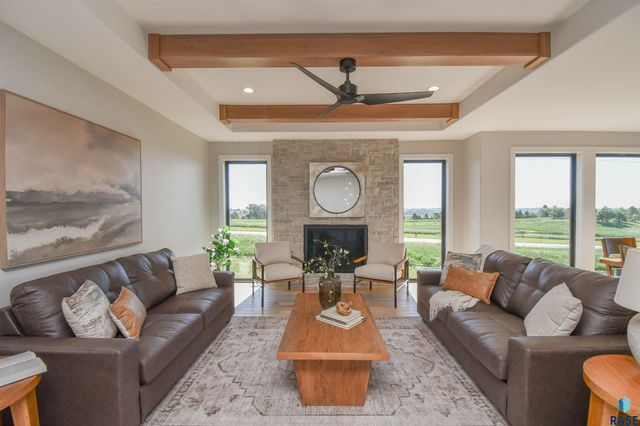 8421 E Roughlock St Street, Sioux Falls, SD 57110