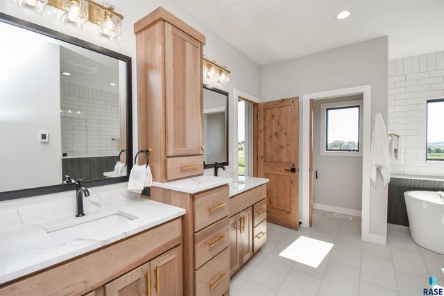 8421 E Roughlock St Street, Sioux Falls, SD 57110
