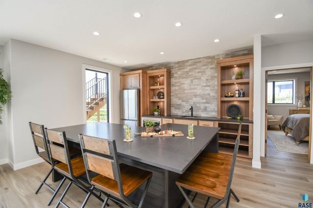 8421 E Roughlock St Street, Sioux Falls, SD 57110