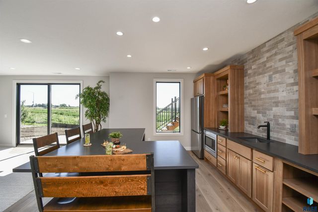 8421 E Roughlock St Street, Sioux Falls, SD 57110