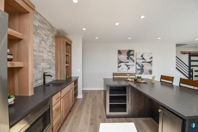 8421 E Roughlock St Street, Sioux Falls, SD 57110
