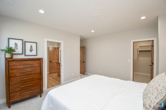 8421 E Roughlock St Street, Sioux Falls, SD 57110