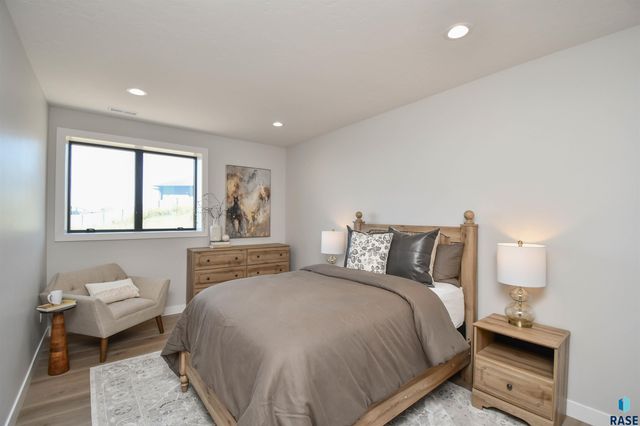 8421 E Roughlock St Street, Sioux Falls, SD 57110