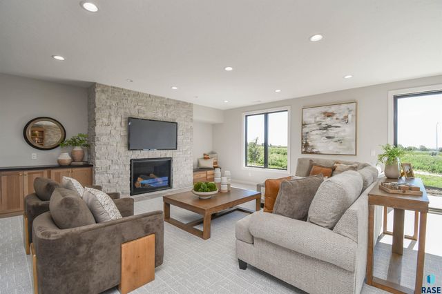 8421 E Roughlock St Street, Sioux Falls, SD 57110