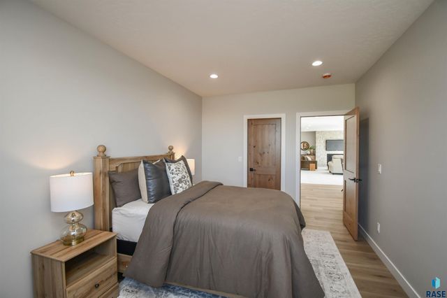 8421 E Roughlock St Street, Sioux Falls, SD 57110