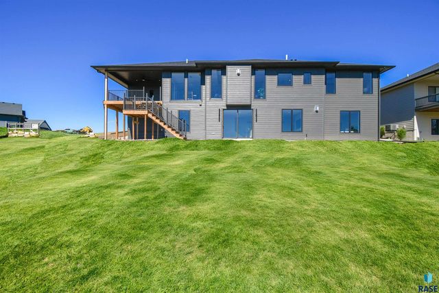 8421 E Roughlock St Street, Sioux Falls, SD 57110
