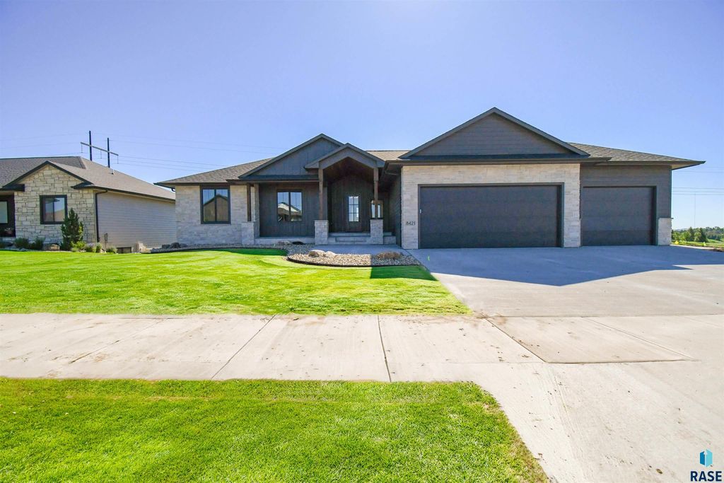 8421 E Roughlock St Street, Sioux Falls, SD 57110