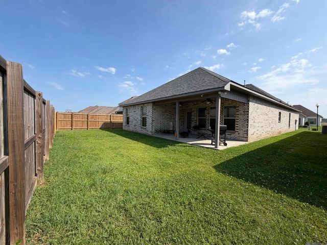 1074 Elliston Dr, Gonzales, LA 70737