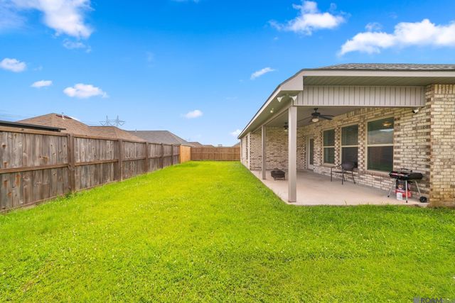 1074 Elliston Dr, Gonzales, LA 70737