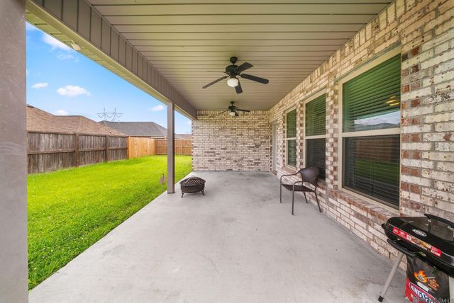 1074 Elliston Dr, Gonzales, LA 70737