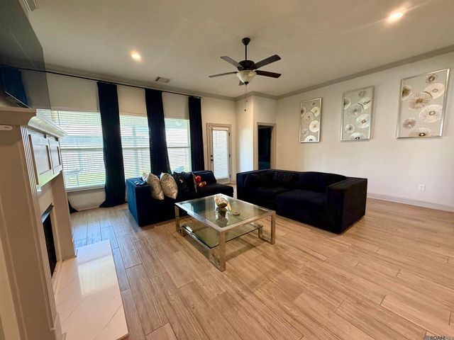 1074 Elliston Dr, Gonzales, LA 70737