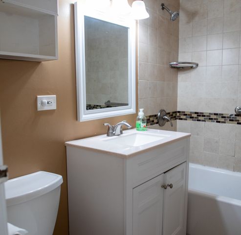 1130 Evergreen Avenue 1A, Glendale Heights, IL 60139