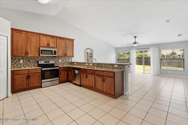 781 Dinner Street NE, Palm Bay, FL 32907