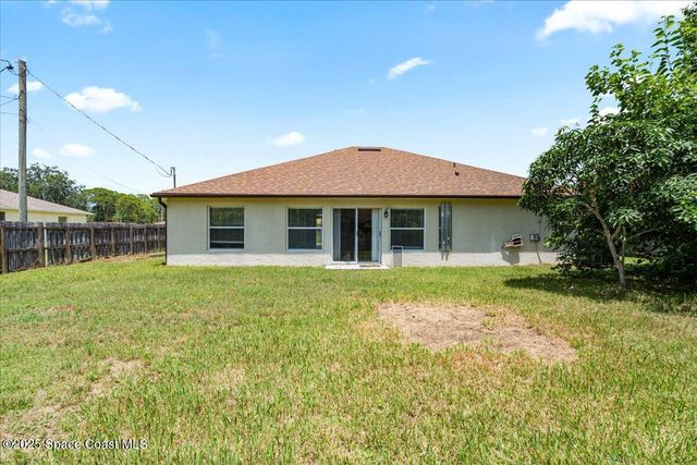 781 Dinner Street NE, Palm Bay, FL 32907