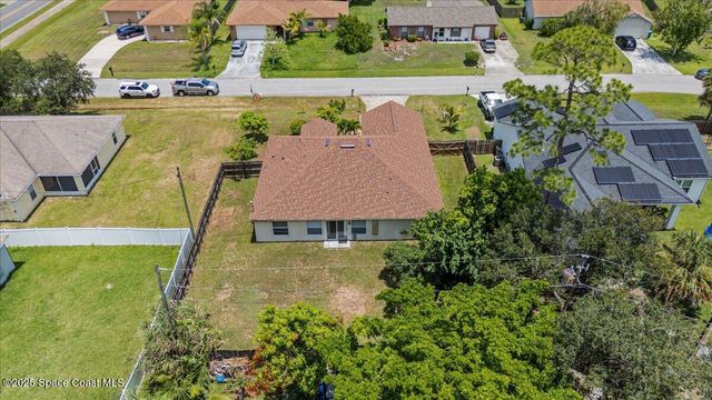 781 Dinner Street NE, Palm Bay, FL 32907