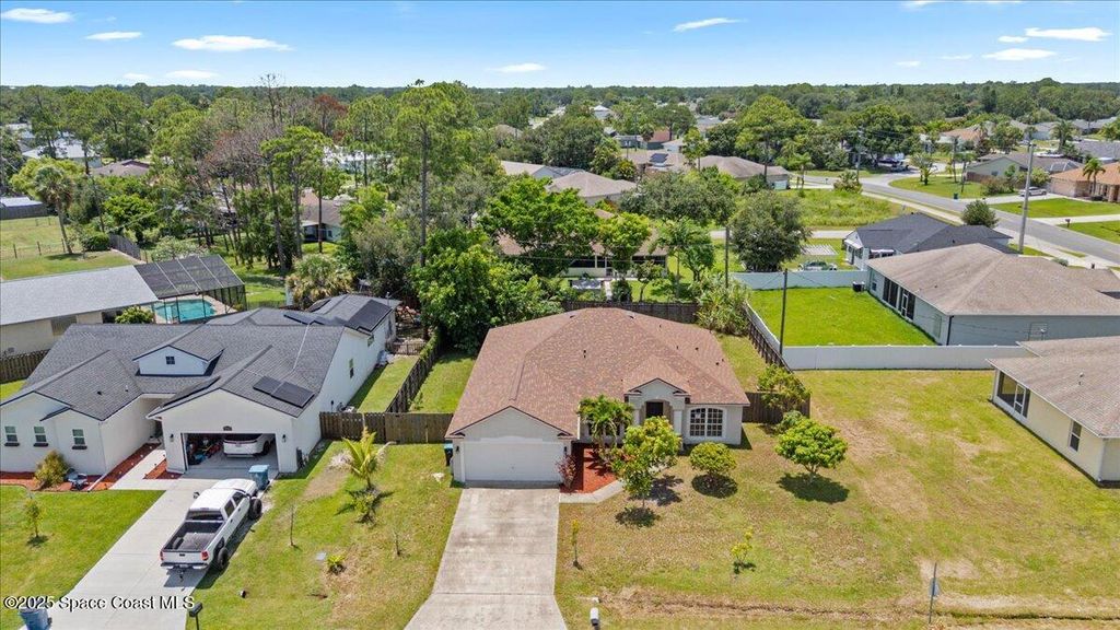 781 Dinner Street NE, Palm Bay, FL 32907