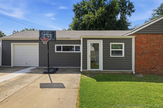 2303 S Delaware Court, Tulsa, OK 74114