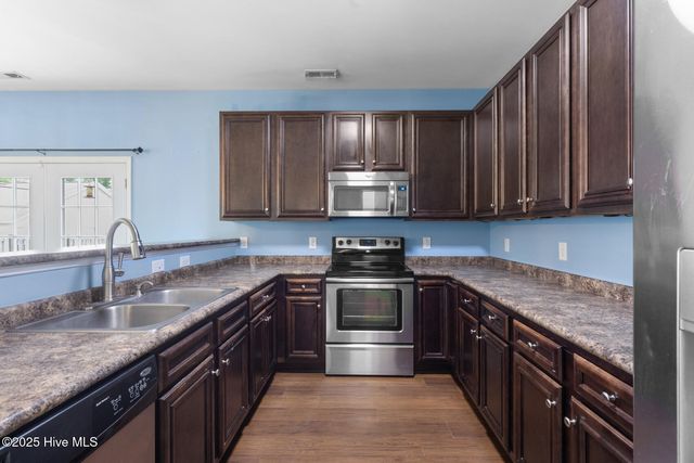 166 Backfield Place, Jacksonville, NC 28540
