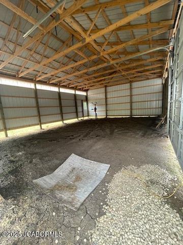 106 W BYRD STREET, Tipton, MO 65081