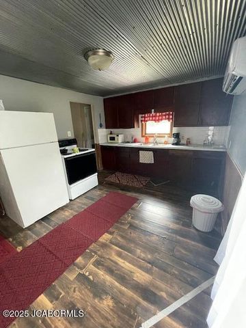 106 W BYRD STREET, Tipton, MO 65081