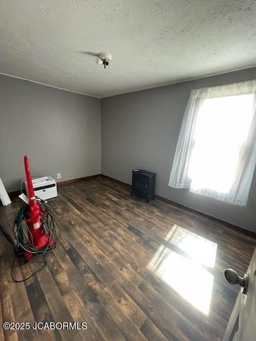 106 W BYRD STREET, Tipton, MO 65081