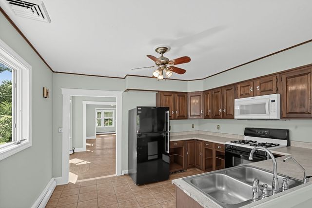 47 Fremont St, Taunton, MA 02780