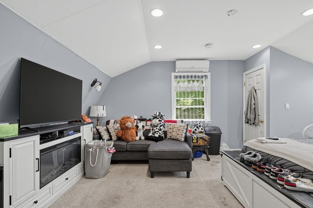 47 Fremont St, Taunton, MA 02780