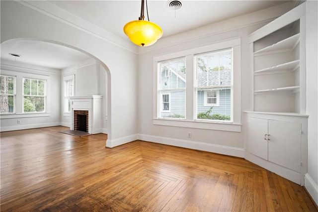 2155 Old Government Street, Mobile, AL 36606