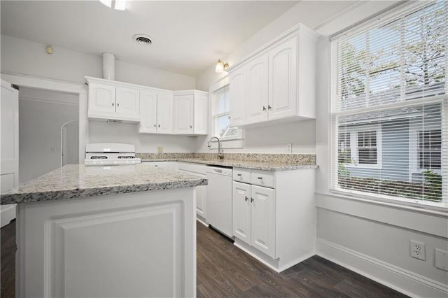 2155 Old Government Street, Mobile, AL 36606