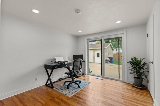 1906 S MEMORIAL DRIVE, Appleton, WI 54915