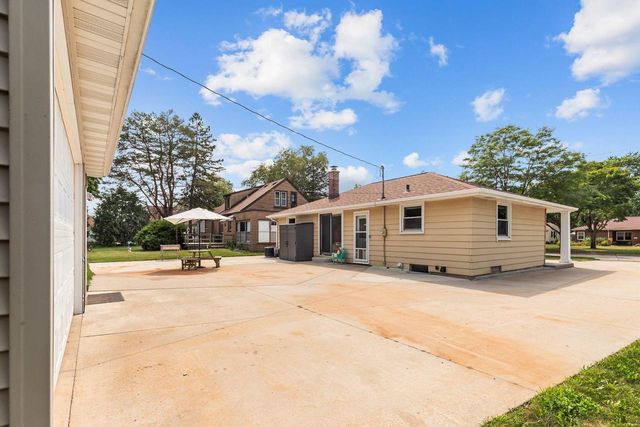1906 S MEMORIAL DRIVE, Appleton, WI 54915
