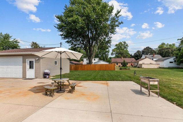 1906 S MEMORIAL DRIVE, Appleton, WI 54915