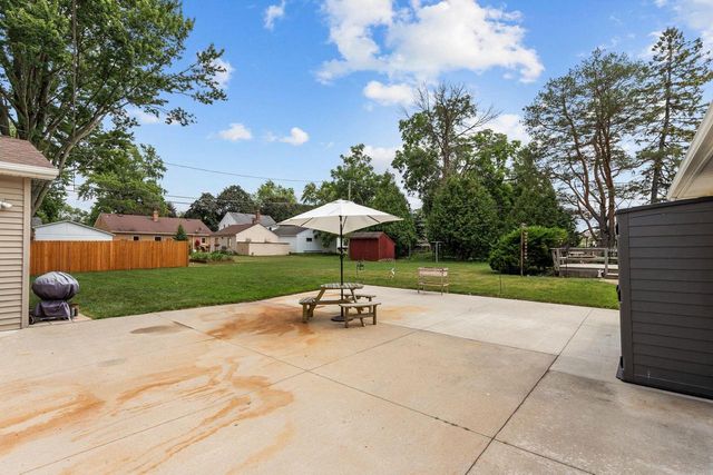 1906 S MEMORIAL DRIVE, Appleton, WI 54915