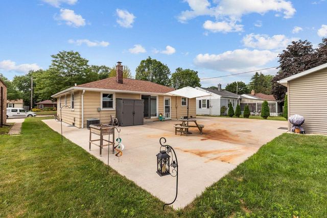 1906 S MEMORIAL DRIVE, Appleton, WI 54915