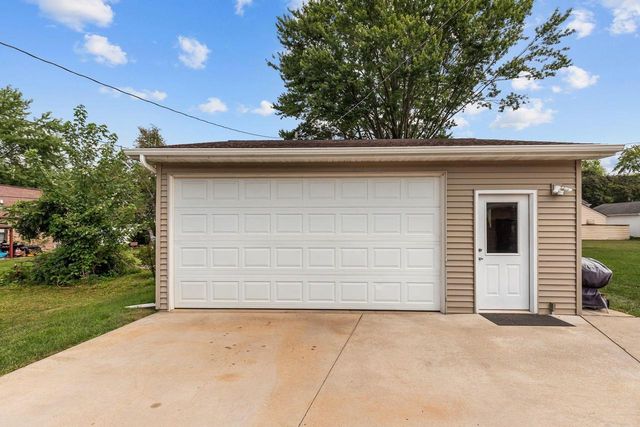 1906 S MEMORIAL DRIVE, Appleton, WI 54915