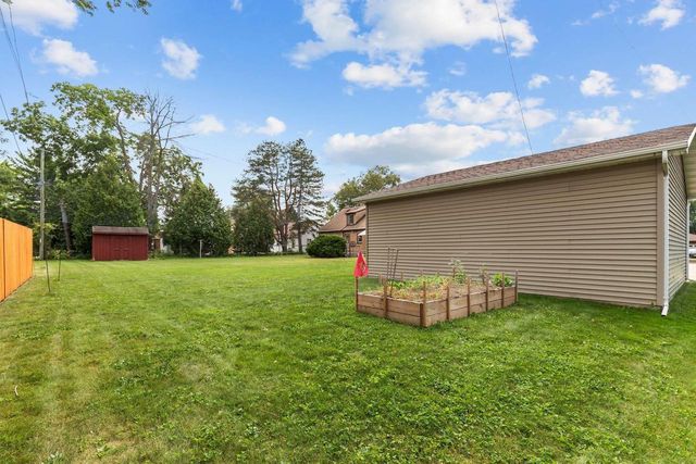 1906 S MEMORIAL DRIVE, Appleton, WI 54915