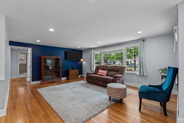 1906 S MEMORIAL DRIVE, Appleton, WI 54915