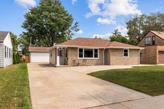 1906 S MEMORIAL DRIVE, Appleton, WI 54915