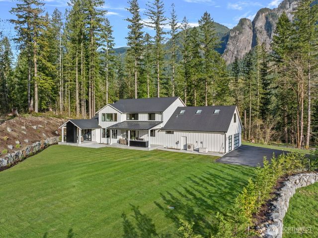 6993 N Fork Road SE, Snoqualmie, WA 98065