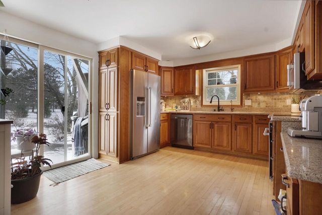 1523 W Liebau ROAD, Mequon, WI 53092