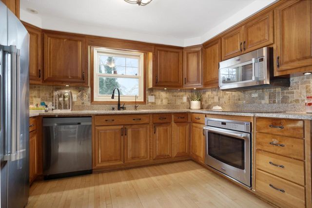 1523 W Liebau ROAD, Mequon, WI 53092