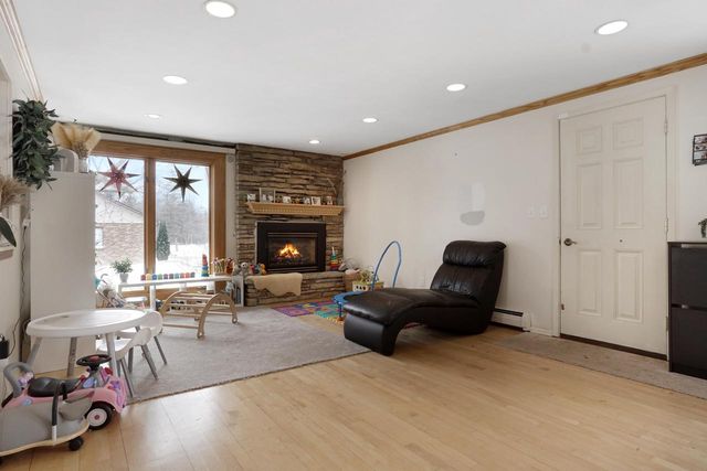 1523 W Liebau ROAD, Mequon, WI 53092