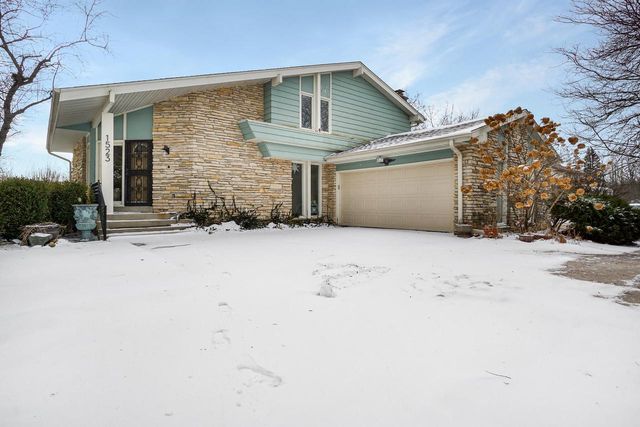 1523 W Liebau ROAD, Mequon, WI 53092