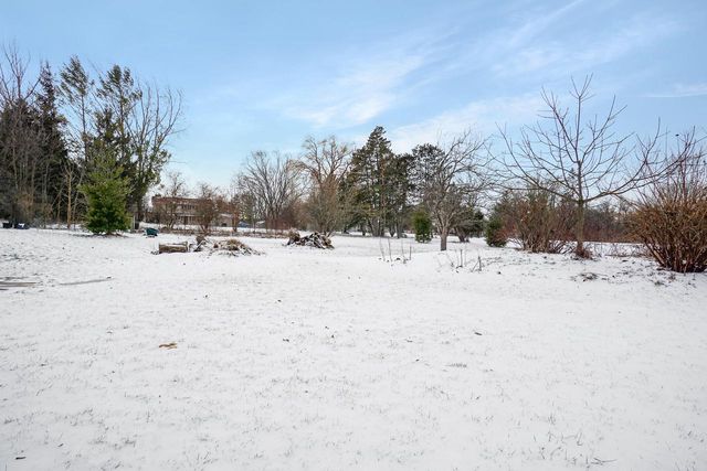 1523 W Liebau ROAD, Mequon, WI 53092