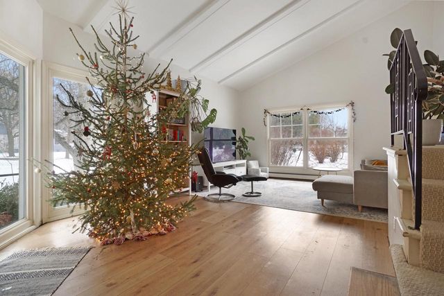 1523 W Liebau ROAD, Mequon, WI 53092