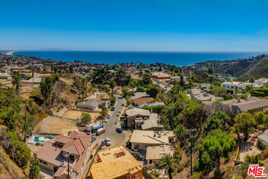 1026 Enchanted Way, Pacific Palisades, CA 90272 — exterior