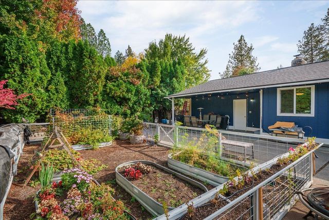 12107 S Player Dr, Spokane, WA 99223