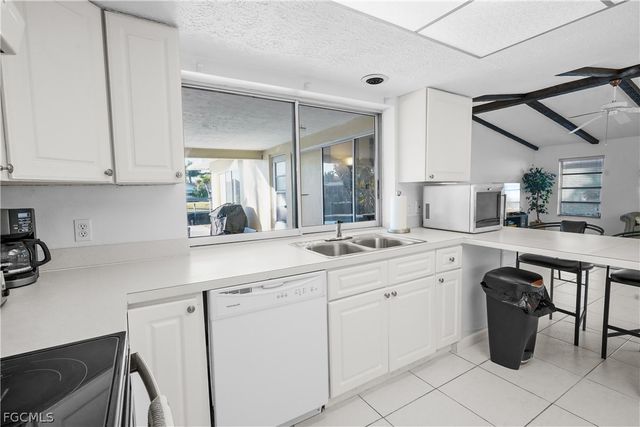 818 Monticello CT, Cape Coral, FL 33904