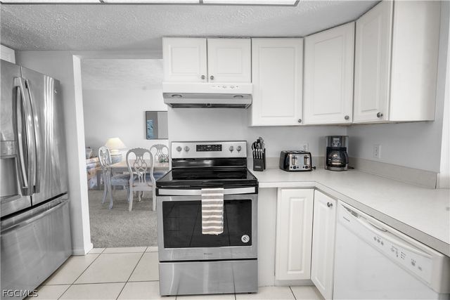 818 Monticello CT, Cape Coral, FL 33904