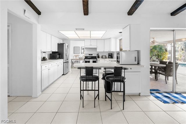 818 Monticello CT, Cape Coral, FL 33904